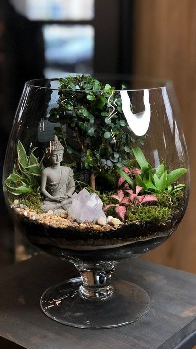 https://decomagz.com/15-best-diy-mini-terrarium-garden-projects-and-ideas/ Terrarios Suculentas Ideas, Glass Bowl Decor Ideas, Succulents Arrangements, Terrarium Succulent, Diy Succulent Terrarium, Buddha Garden, Beautiful Terrariums, Zen Garden Design, Succulent Garden Design