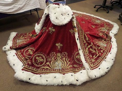 Red Cape Costume, Queen Cape, Royal Cape, Coronation Gown, Medieval Outfit, Cape Costume, Royal Clothing, Red Cape, 18th Century Fashion