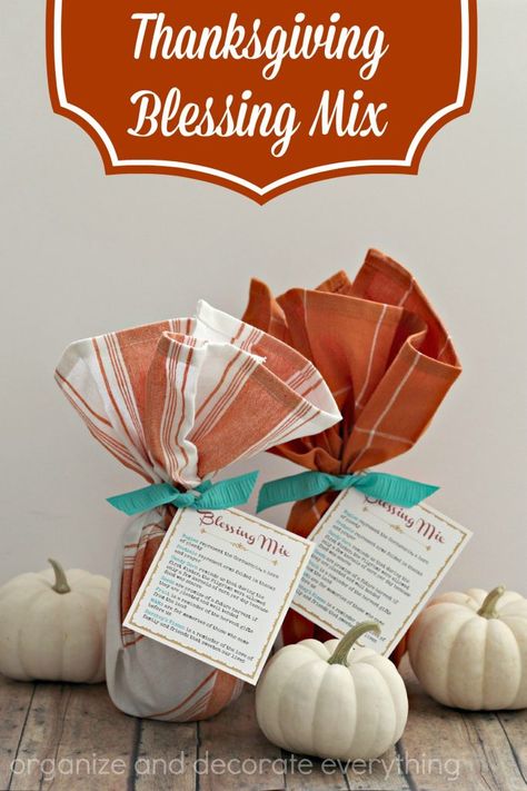 Blessing Mix Recipe, Thanksgiving Mason Jar, Thanksgiving Blessing, Best Secret Santa Gifts, Thanksgiving Hostess, Hostess Gifts Thanksgiving, Thanksgiving Blessings, Thanksgiving Treats, Diy Thanksgiving