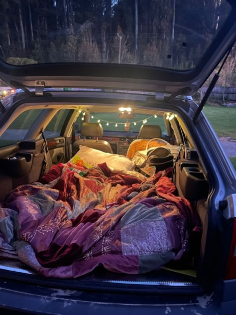 Hippie Car, Decor Christmas Home, Cute Date Ideas, Home Decorating Ideas Living Room, Home Decor Ideas Bedroom, Home Decor Idea, Summer Bucket Lists, Decoration Idea, Decor Ideas Bedroom