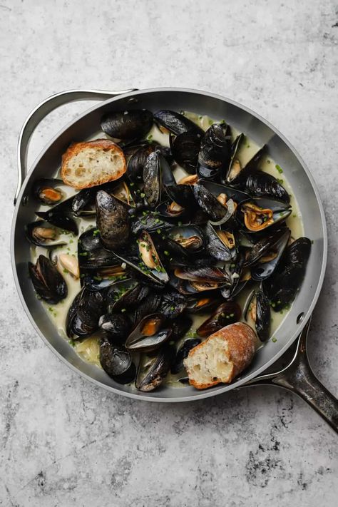 Mussels in white wine sauce (moules marinières) is a true 20 minute meal! Steam mussels in shallots, fennel, garlic, tarragon, dry white wine, and sherry (or vermouth). Finish with creme fraîche and cold butter, for a rich, creamy sauce. Serve with baguette or french fries (moules frites) for a flavorful, elevated weeknight dinner! GF #wellseasonedstudio #moules #moulesmarinieres #frenchfood #whiewinesauce #mussels #shellfish Mussels In White Wine Sauce, Mussels In White Wine, White Wine Cream Sauce, Italian Rainbow Cookies, Steamed Mussels, Mussels Recipe, White Wine Sauce, 20 Minute Recipes, Wine Sauce