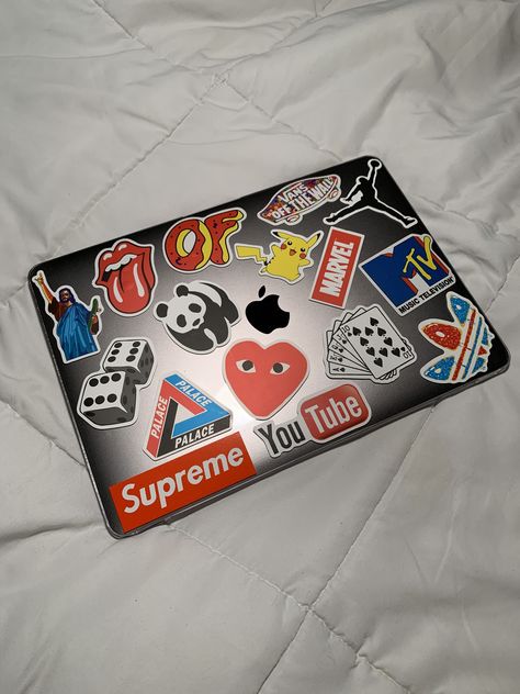 Mac Book Aesthetic Case, Stickers On Macbook Aesthetic, Mac With Stickers, Stickerbomb Laptop, Laptop Covered In Stickers, Macbook Cover Aesthetic, Macbook With Stickers, Macbook Stickers Ideas, Macbook Stickers Aesthetic