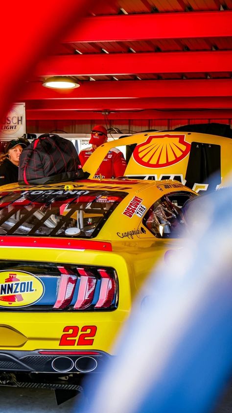 Joey Logano Wallpaper, Penske Racing, Joey Logano, Daytona 500, Nascar Drivers, Nascar Cup Series, Nascar Cup, Race Track, The One And Only