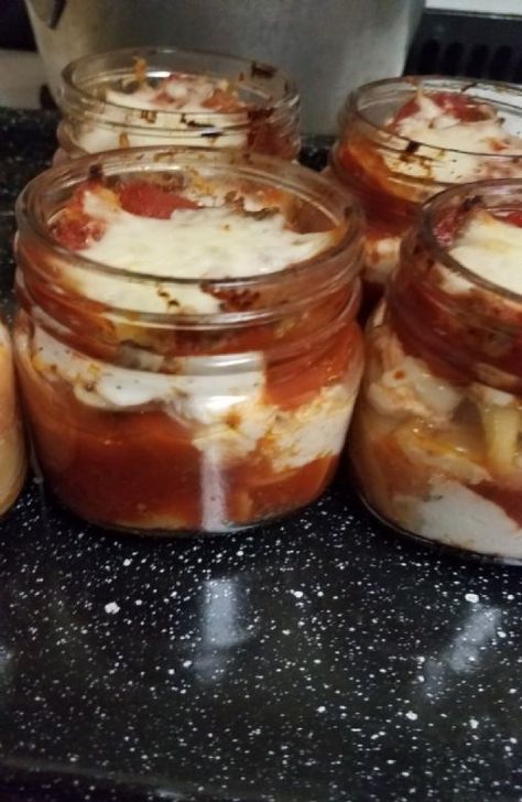 Canning Lasagna, Canning Meatloaf In A Jar, Canned Meals, Meal In A Jar, Mason Jar Meal Prep, Mason Jar Lunch, Teacher Lunches, Mason Jar Recipe, Jar Meals