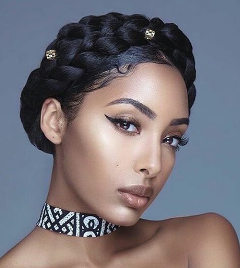 Crown braid Fraction Flowers, Tammy Rivera, Halo Braids, Braided Crown Hairstyles, Halo Braid, Breaking Hair, Pelo Afro, Crown Braid, Goddess Braids