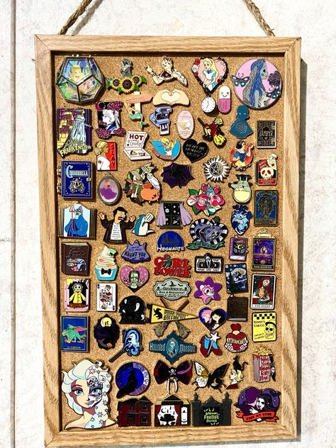 Pin Collection Displays, Pin Board Ideas, Badge Display, Pins Badge Display, Teen Stuff, Pin Display, Disney Trading Pins, Cast Member, Cool Pins