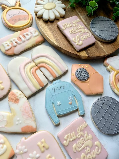 Groovy Bridal Shower Cookies, Retro Bridal Shower Cookies, Pink And Orange Bridal Shower Cookies, Retro Boho Bridal Showers, Retro Bridal Shower Favors, Friends Bridal Shower Cookies, Retro Bridal Showers, Bridal Cookies, Cookie Pizza