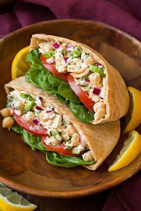 I've always loved tuna salad sandwiches since my mom made them for me when I was little. Here I've made a more flavorful and exciting twist on tuna salad w Food For Pregnant Women, Low Calorie Lunches, Pita Sandwiches, Pregnancy Food, Cooking Classy, Delicious Dishes, Lunch Ideas, Easy Healthy Recipes, Low Fat