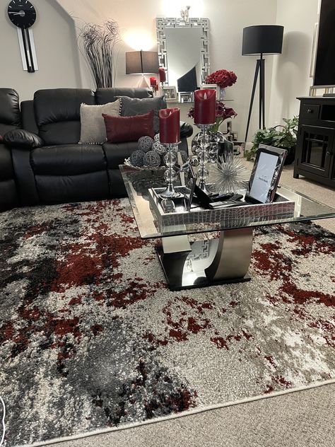 Dark Gray And Red Living Room, Gray Burgundy Living Room, Black And Burgundy Living Room Ideas, Dark Furniture Living Room Ideas, Black And Burgundy Living Room, Grey And Maroon Living Room, Maroon Home Decor, Black And Red Living Room Ideas, Burgundy Decor Living Room