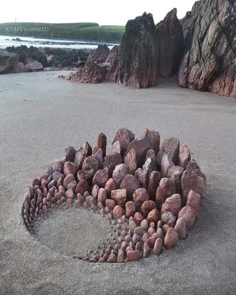 Beach Land Art, Jon Foreman, Art Plage, Rock Sculpture, Art Pierre, Seni 3d, Earth Art, Outdoor Art, Land Art