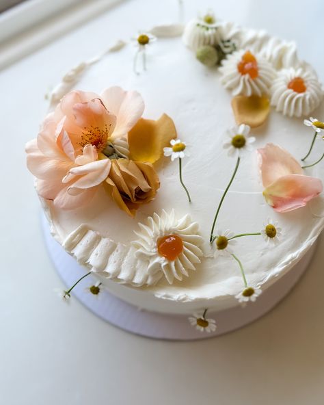 A fun bespoke cake for a mid-week birthday celebration. Vanilla sponge, apricot, and Swiss meringue buttercream. Meringue Buttercream, Vanilla Sponge, Swiss Meringue Buttercream, Swiss Meringue, Meringue, Birthday Celebration, Butter Cream, Apricot, Bespoke