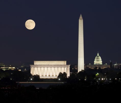 Washington Dc At Night, Dc At Night, Washington Dc Bucket List, Ancient Egypt Gods, Dc Travel, Washington Monument, Free Art Prints, Moon Rise, Going On Holiday