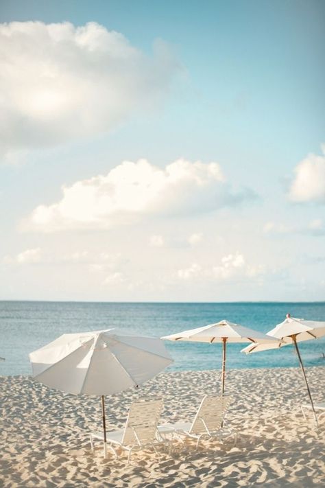 Honeymoon Ideas, Studio Foto, Quiet Beach, Boho Chic Wedding, Photography Beach, Honeymoons, Summer Inspiration, Honeymoon Destinations, Beach Chairs