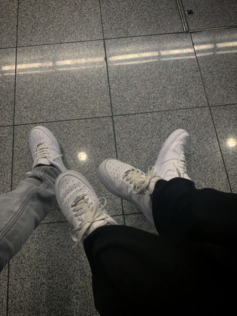 Couple goals Air force 1 Subway Air Force Boyfriend, Tenis Air Force, All White Shoes, White Air Forces, Nike Boots, Pink Panthers, Air Force Ones, Air Force 1 Low, Couple Aesthetic