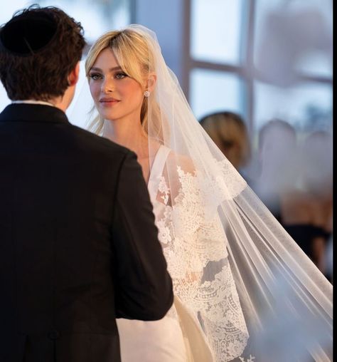 Beckham Wedding, Valentino Wedding Dress, Nicola Peltz, Best Gowns, Valentino Gowns, Nicolas Peltz, Brooklyn Beckham, Vogue Wedding, Valentino Couture