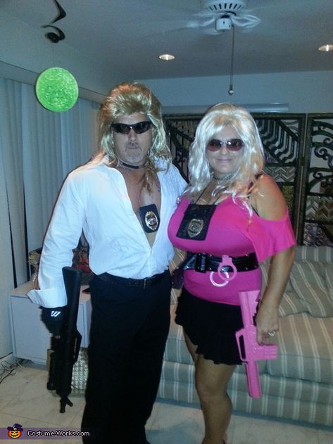 Creative Costume Ideas, Halloween Costume Couple, Hunter Costume, Costume Couples, Couples Costumes Creative, Diy Halloween Costume Ideas, Meme Costume, Funny Couple Costumes, Creative Costume