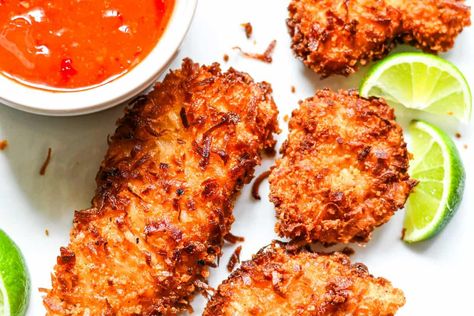 Crispy Coconut Crusted Fish with Easy Sweet Chili Sauce Paddlefish Recipe, Coconut Crusted Fish, Crusted Fish, Goose Recipes, Coconut Fish, Chili Sauce Recipe, Duck Recipes, White Fish, Wild Game