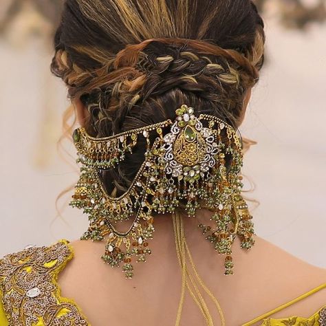 Kaan Chain, Bengali Bride, Artificial Jewellery, Aesthetic Hair, Gold Jewelry Fashion, Dress Design, Hair Jewelry, Marvel Comics, Designer Dresses