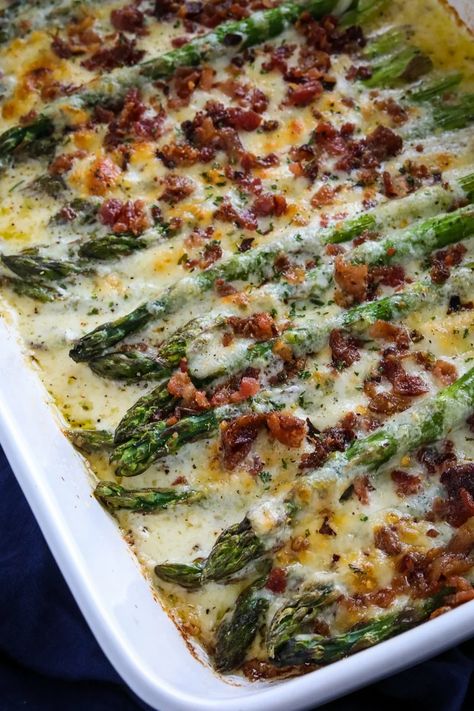 Cheesy Asparagus Casserole, Cheesy Asparagus, Easy Asparagus, Asparagus Casserole, Bacon And Cheese, Keto Casserole, Resep Diet, Low Carb Sides, Low Carb Side Dishes