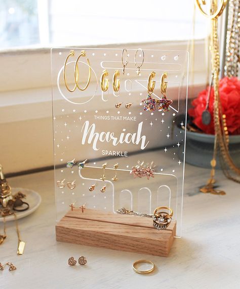 Idee Cricut, Laser Engraved Ideas, Jewelry Displays, Acrylic Jewelry, Jewelry Display Stands, Hanging Chandelier, Earring Stand, Earring Holder, V Day