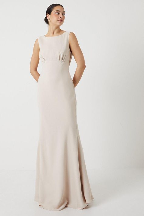 This stunning dress is perfect for any bridesmaids. The dress is made from satin back crepe, giving it a luxurious and elegant feel. The cowl back adds a touch of sophistication, while the modesty panel ensures comfort and coverage. With its fishtail silhouette, this dress exudes grace and femininity. Perfect for any occasion, this dress can be effortlessly paired with a normal bra for added convenience. Bridesmaids Maxi Dress, Black Friday Shirts, Wedding Shoes Bridesmaid, Fishtail Maxi Dress, Maxi Bridesmaid Dresses, Satin Bridesmaid Dresses, Prom Outfits, Tshirt Skirt, Long Bridesmaid Dresses