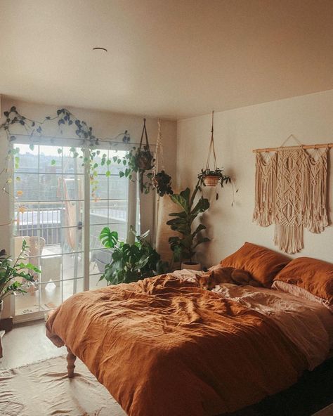 We love seeing how you style your Bed Threads! Keep tagging us 💫 Here's Rust & Terracotta at home with @her_moons ✨ Boho Bedroom Rust Color, Cheap Living Room Decor, Accent Wall Bedroom, Boho Bedroom Decor, Bedroom Boho, Chic Bedroom, Simple Bedroom, Rustic Bedroom, Bedroom Aesthetic