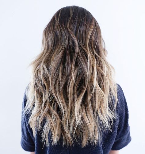 Long Choppy Hairstyle With Blonde Highlights Choppy Layers For Long Hair, Long Choppy Hair, Choppy Layered Haircuts, Haircuts For Long Hair With Layers, Haircuts For Thick Hair, Thick Wavy Hair, Choppy Layers, Bob Hairstyles For Thick, Long Face Hairstyles