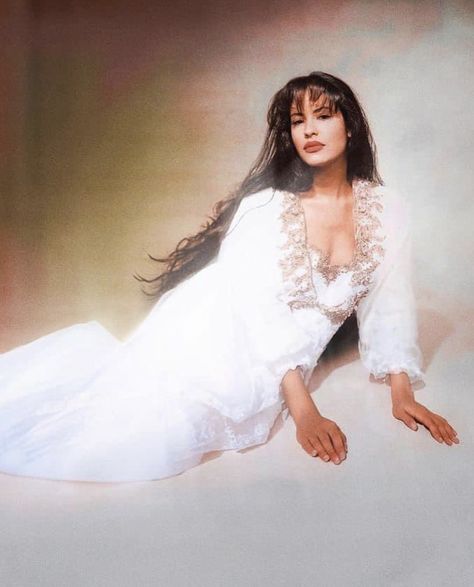 Selena Quintanilla Makeup, Selena Quintanilla Outfits, Selena Quintanilla Fashion, Latina Aesthetic, Selena Pictures, Latin Artists, Tejano Music, Selena Q, Selena Quintanilla Perez