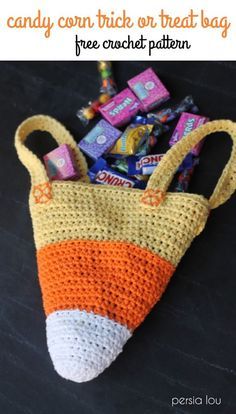 This sweet little Crocheted Candy Corn Bag is a free Halloween crochet pattern that works up quickly and is perfect for trick or treating! Corn Crochet, Bag Free Crochet Pattern, Corn Bags, Crochet Shell Stitch, Halloween Crochet Patterns, Crochet Fall, Holiday Crochet, Trick Or Treat Bags, Crochet Bags Purses