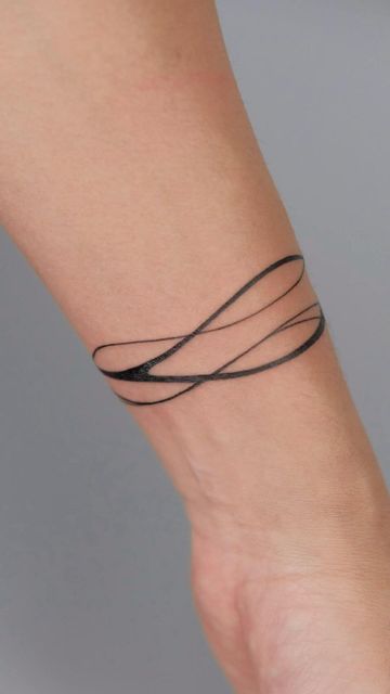 Upper Arm Ring Tattoo, Geometric Bracelet Tattoo, Armlet Tattoo, Around Wrist Tattoo, Tattoo Around Arm, Today Tattoo, Forearm Band Tattoos, Small Forearm Tattoos, Bracelet Tattoo