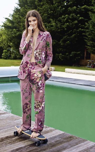 Alma Jodorowsky wears a floral Gucci suit for Vogue France. Birthday Outfit Ideas For Women, Summer Dresses Floral, Birthday Outfit Ideas, Floral Suit, Gucci Suit, Birthday Outfit For Women, Women Summer Dresses, Cool Winter, Pink Suit