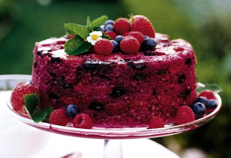 Berry Pudding, Berry Desserts, Summer Pudding, Best Summer Desserts, Ina Garten Recipes, Berry Dessert, Berry Cake, Warm Cake, Summer Dessert Recipes