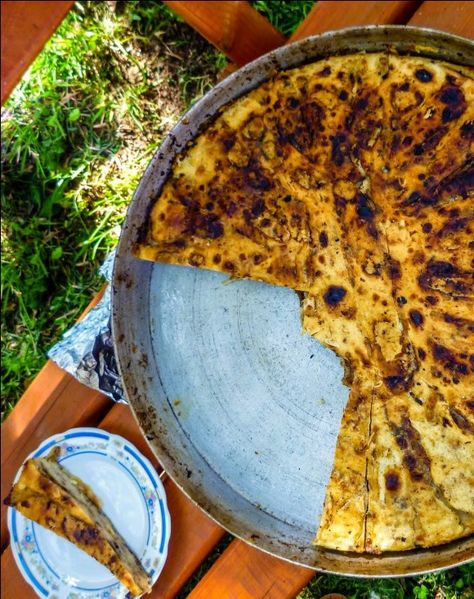 Flia, is an Albanian dish, which consists of multiple crepe-like layers, brushed with cream. Albanian Dishes, Albanian Food, Broccoli Tots, Albanian Recipes, Potato Tots, Visit Albania, Cheese Pizza, Albania, Raw Food Recipes