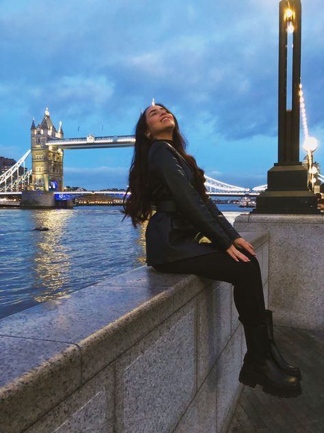 Instagram Picture Ideas London, London Eye Picture Ideas, London Birthday Photoshoot, Photoshoot Ideas London, Tower Bridge Photo Ideas, London Poses, London Lookbook, London Selfie, London Pics