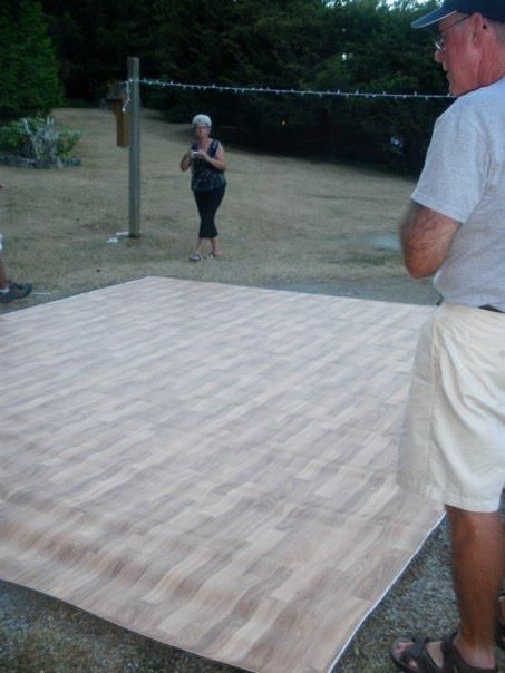 Outdoor Wedding Dance Floor, Diy Wedding Dance Floor, Dance Floor Diy, Backyards Ideas, Seating Chart Wedding Diy, Outdoor Dance Floors, Dance Floor Vinyl, Wedding Dance Floor, Diy Outdoor Weddings