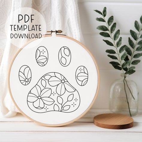 Embroidery Cat Easy, Embroidery Cat Patterns, Easy Hand Embroidery Designs, Paw Embroidery, Paw Print Embroidery, Embroidery Pattern Design, Easy Hand Embroidery, Embroider Ideas, Embroidery Easy