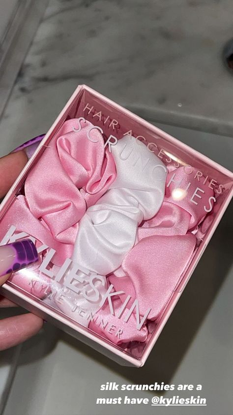 Business Launch Party, Kate Moss Lipstick, Kylie Jenner Blonde, Bridal Gift Box, Kylie Baby, Kylie Skin, Kylie Jenner Makeup, Skin Care Kit, White Velvet