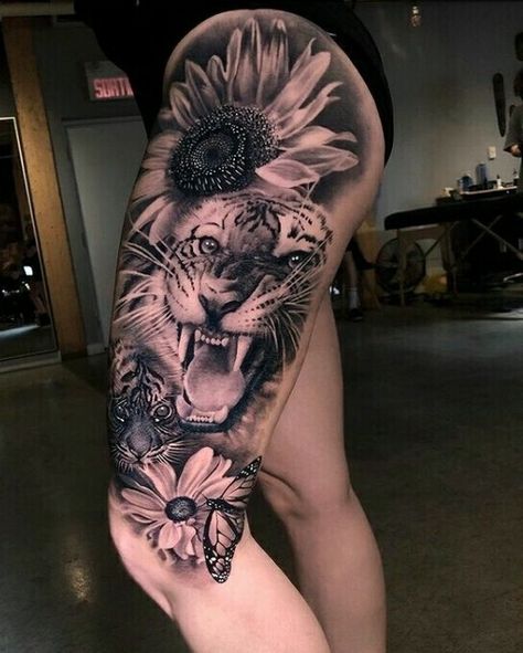 Side Tat, Side Thigh Tattoos, Tattoos To Cover Scars, Thigh Tattoos, Tattoo Black, Simplistic Tattoos, Animal Tattoos, Love Tattoos, Thigh Tattoo