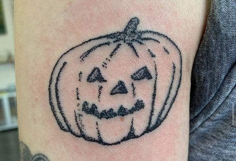 Vintage Pumpkin Tattoo, Spooky Fine Line Tattoos, Jackolantern Tattoo, Jack O Lantern Tattoo, Lantern Tattoo, Pumpkin Tattoo, Cute Tats, Halloween 1978, Mood Board Design