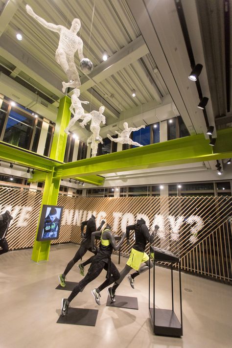 Nike Retail, Butik Design, Shoe Store Design, Retail Store Interior Design, Retail Interior Design, Gym Interior, Window Display Design, Showroom Interior Design, Showroom Design