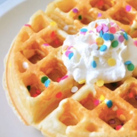 Funfetti Waffles, French Toast Pancakes, Sprinkles Recipe, Frozen Waffles, Birthday Breakfast, Rainbow Food, Waffle Recipes, Pancakes And Waffles, Always Be