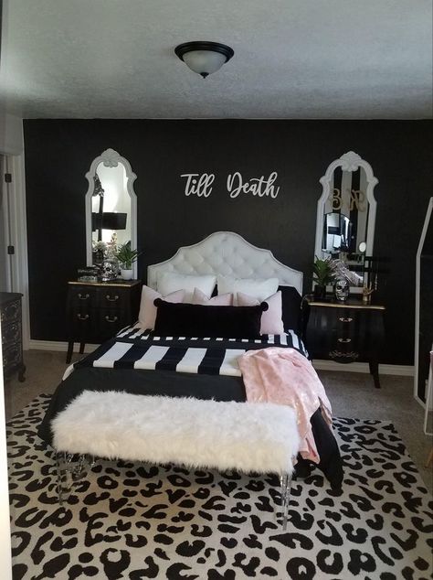 Luxury Room Bedroom, Dark Home Decor, Home Decor Ideas Living Room, Cute Bedroom Decor, Ideas Living Room, Apartment Decor Inspiration, Room Makeover Bedroom, Room Decor Ideas, Gothic Home Decor