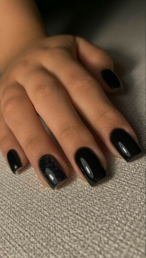 Black Squoval Acrylic Nails, Short Black Nails Aesthetic, Black Squoval Nails, Black Nail Inspo Short, Delhi Vibes, Black Nails Square, Black Square Nails, Squoval Acrylic Nails, Dark Acrylic Nails