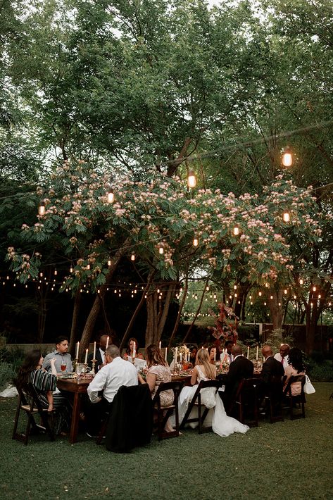 Wedding Table Decorations Garden, Micro Garden Wedding, Romantic Micro Wedding, Private Small Wedding, Outdoor Backyard Wedding Reception, Formal Backyard Wedding, Backyard Micro Wedding Ideas, Elegant Micro Wedding, Micro Wedding Ideas Indoor