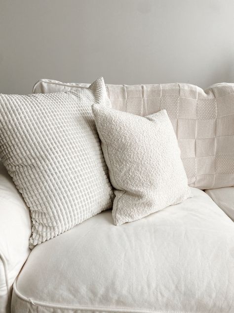 minimalist fall decor, white/beige/cream home, minimal design, white couch, white pillows Fall Decor White, Minimalist Fall Decor, Couch White, Beige Couch, White Couch, Square Sofa, White Couches, Luxury Pillows, Couch Pillow