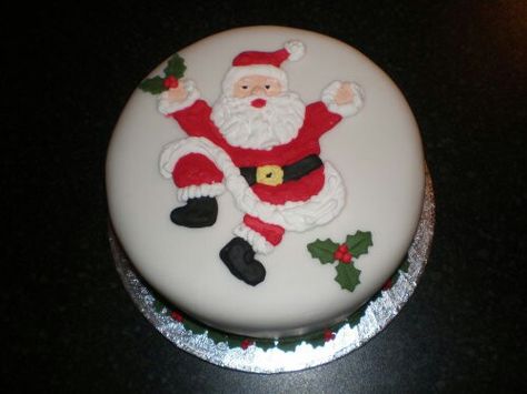 Father Christmas cake Christmas Cake Designs, Christmas Cakes, Gingerbread Houses, Christmas 2023, Biscuit Recipe, Father Christmas, Fondant Cake, Christmas Cake, Gingerbread House