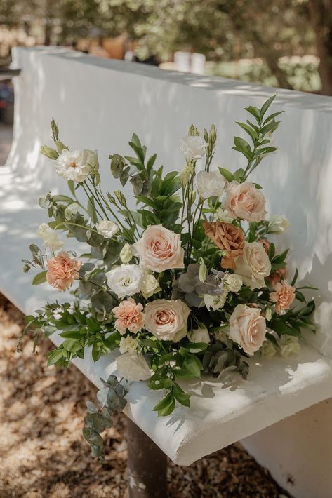 Photography by Christy Kendall Photography Amerika & Nate’s summer wedding took place The 1909 in Los Angeles, California. This couple took a romantic, soft and simple approach to the palette. It's heavy in lush focal blooms with pops of terracotta and peach. Feels effortless and eternal. Notice how her lace dress is splayed out generously, mimicking the texture of the leaves above. Salted Caramel Toffee, Wedding Poppy, Floral Palette, Centerpiece Inspiration, Peach Wedding Flowers, Color Palette Inspiration, Caramel Toffee, Flowers Real, Indigo Floral