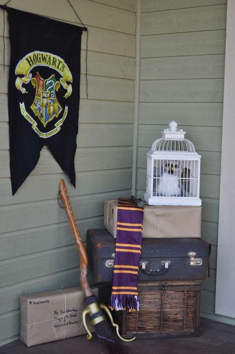 Harry Potter Birthday Party Ideas | Photo 3 of 65 | Catch My Party Harry Potter Birthday Party Ideas, Harry Potter Christmas Decorations, Hogwarts Party, Harry Potter Halloween Party, Cumpleaños Harry Potter, Harry Potter Bday, Harry Potter Classroom, Harry Potter Bedroom, Harry Potter Baby Shower