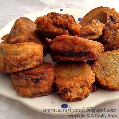 Libyan Mubatan, mince stuffed potato wedges dipped in batter mmmmmmmmmm North African Food, Libyan Food, Fried Potato, Eastern Cuisine, Lebanese Recipes, Moroccan Food, Ramadan Recipes, Middle Eastern Recipes, Arabic Food