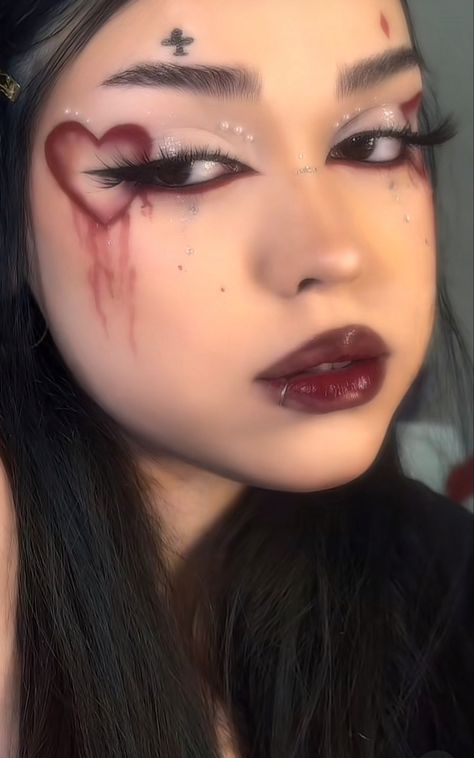 Rap Concert Makeup, Alt Valentines Makeup, Pre Shower Makeup, Crazy Makeup Looks Creative, Heart Eyeliner, Maquillage Halloween Simple, Heart Face Makeup, Holloween Makeup, Makeup Charts